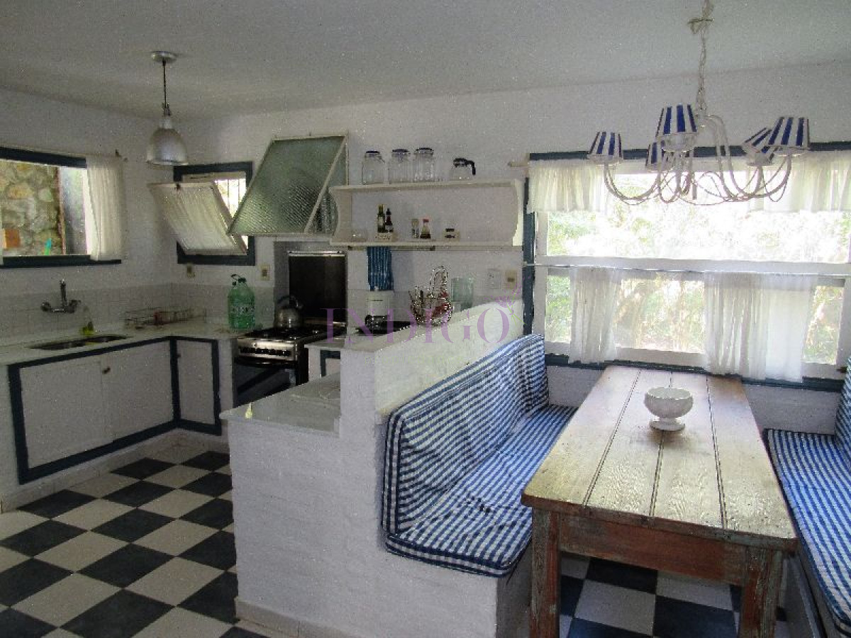 Casa Ref.145 - Casa en La Barra en venta y alquiler 5 dormitorios .