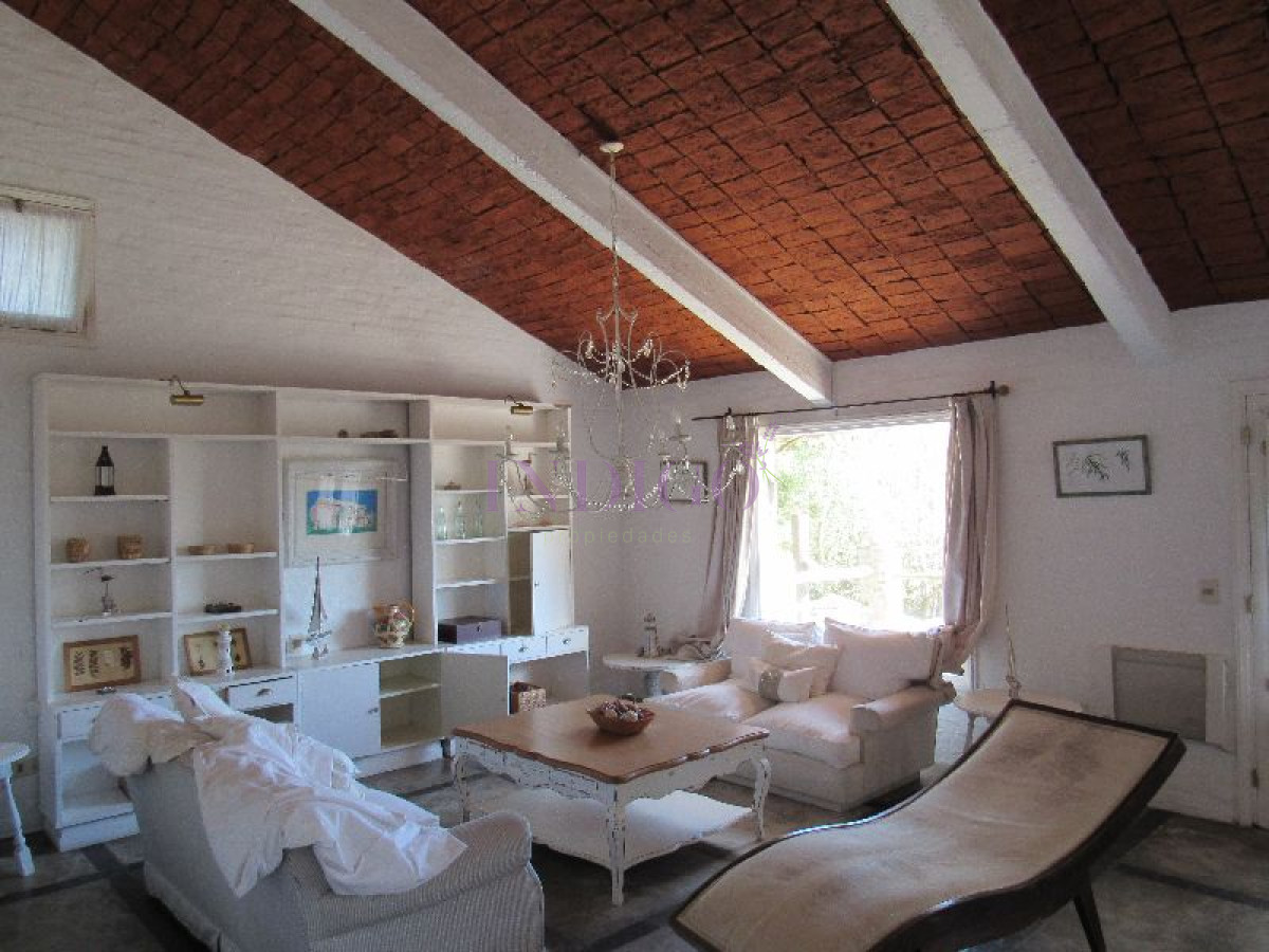 Casa Ref.145 - Casa en La Barra en venta y alquiler 5 dormitorios .