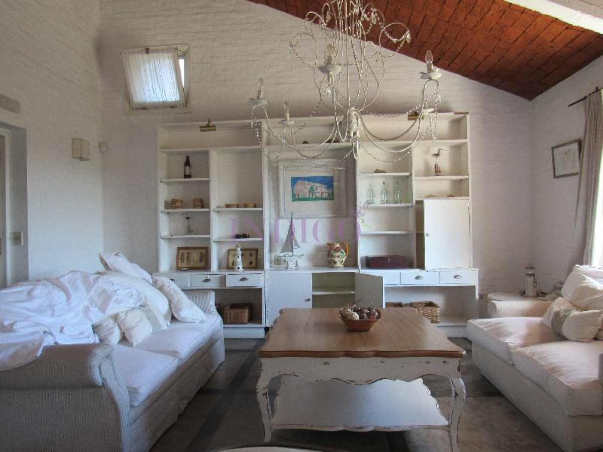 Casa Ref.145 - Casa en La Barra en venta y alquiler 5 dormitorios .