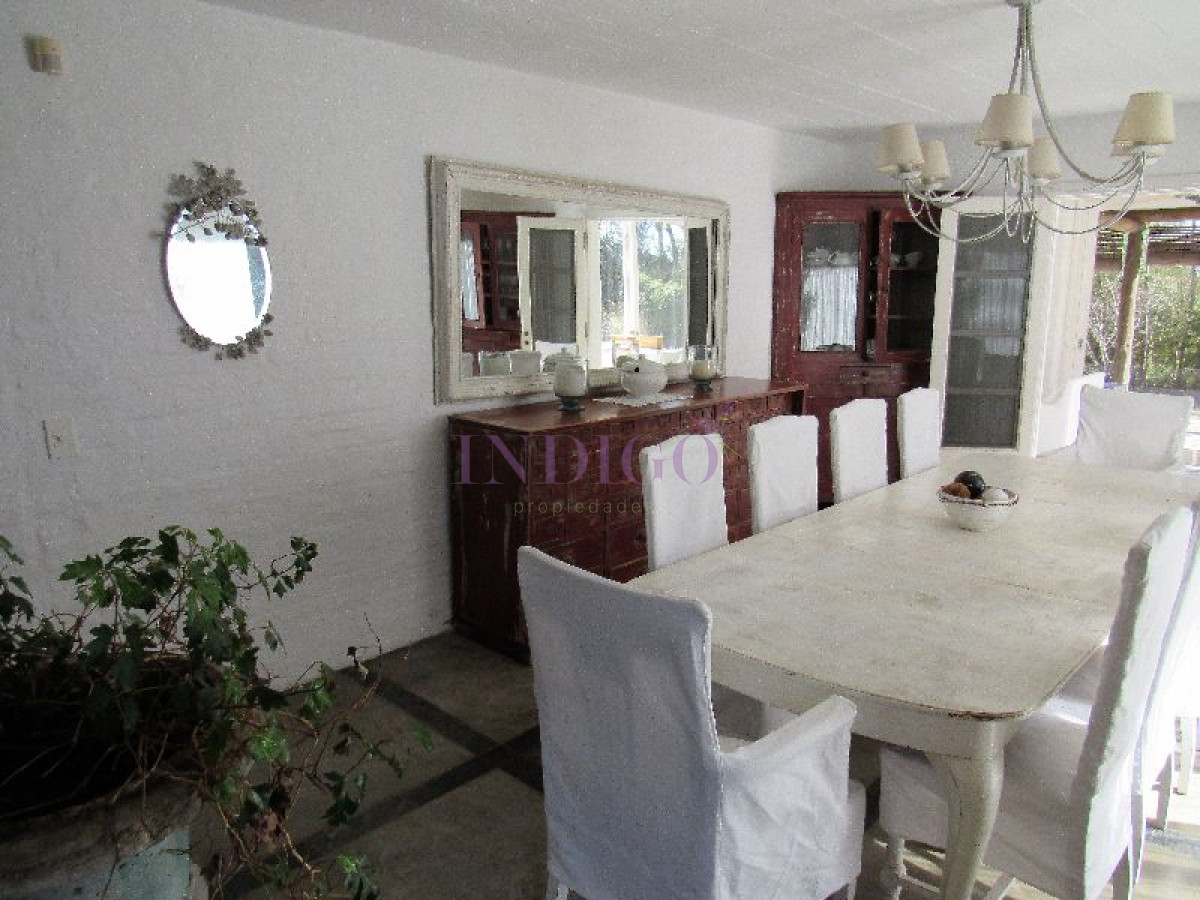 Casa Ref.145 - Casa en La Barra en venta y alquiler 5 dormitorios .