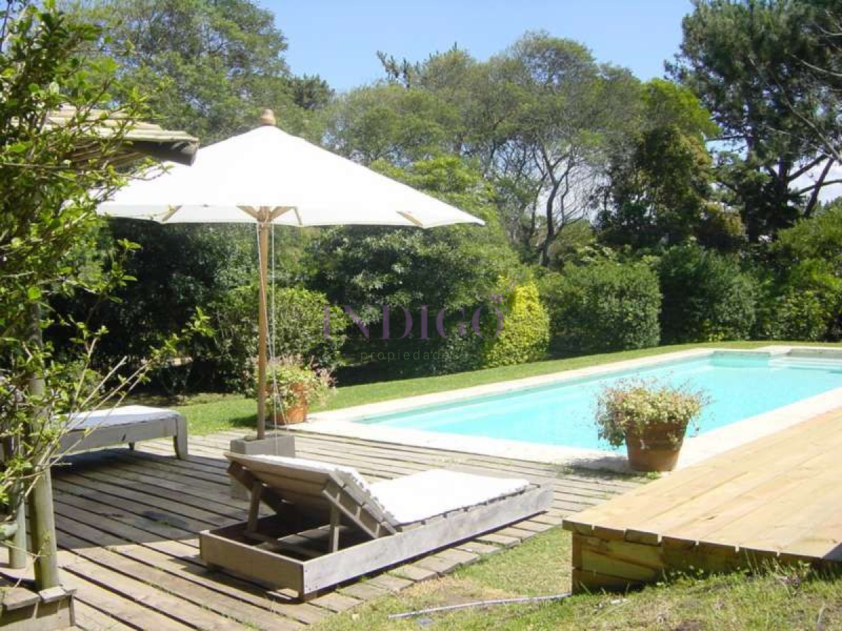 Casa Ref.145 - Casa en La Barra en venta y alquiler 5 dormitorios .