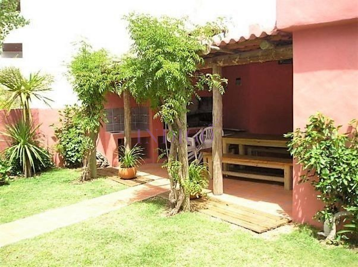 Casa Ref.148 - Casa en alquiler en plena Barra, 3 dormitorios mas dependencia de servicio.