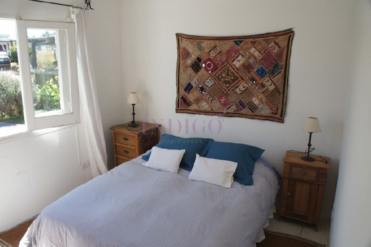 Casa Ref.155 - Muy buena casa en alquiler en Punta Piedras, 3 dormitorios más dependencia de servicio.