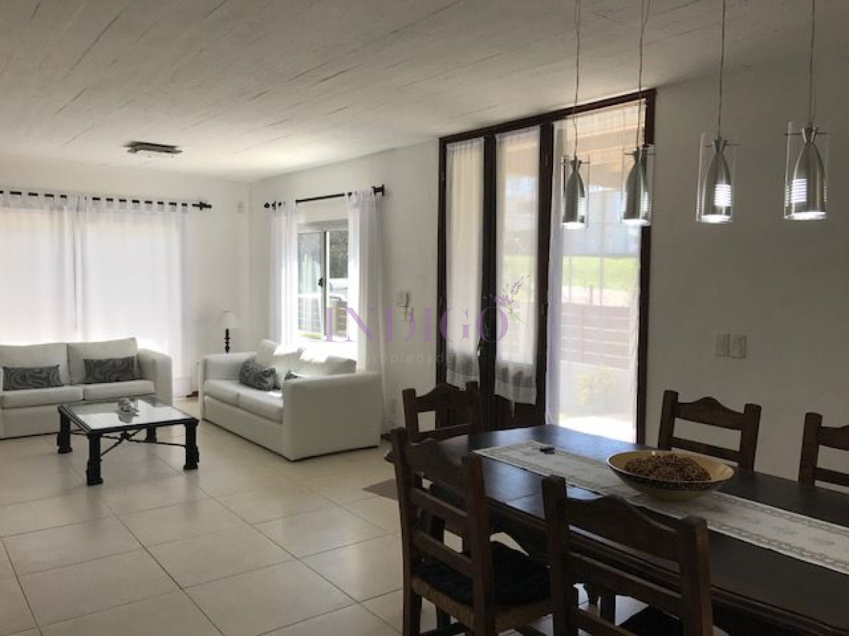 Casa Ref.159 - Casa en Montoya de  4 dormitorios en alquiler.