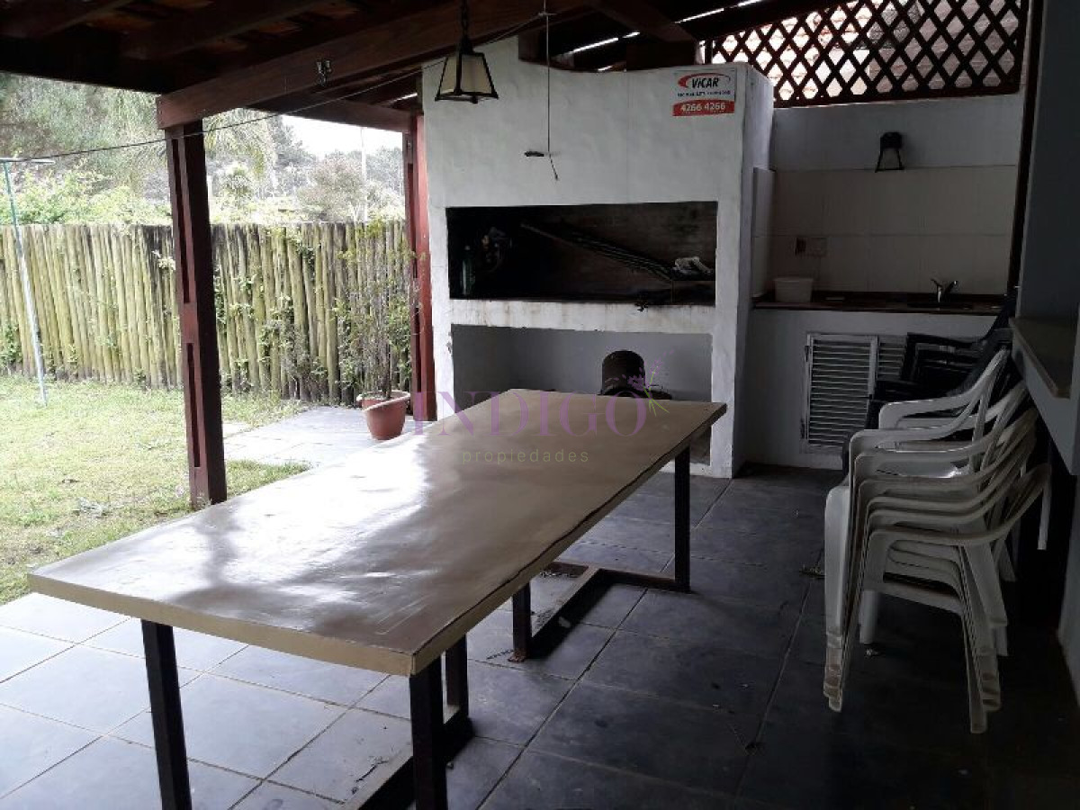 Casa Ref.186 - Casa en Manantiales en alquiler  4 dormitorios.