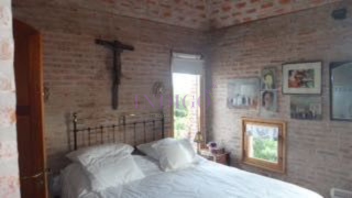 Casa Ref.193 - Casa en Manantiales, 4 dormitorios  mas dependencia de servicio.