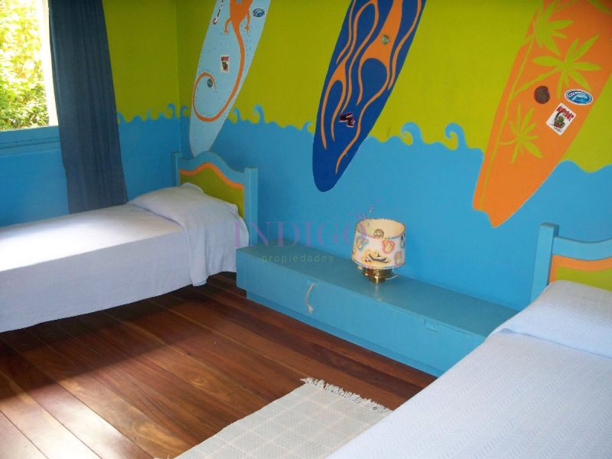 Casa Ref.196 - Casa en alquiler en la mansa, amplia con 3 dormitorios y jardín