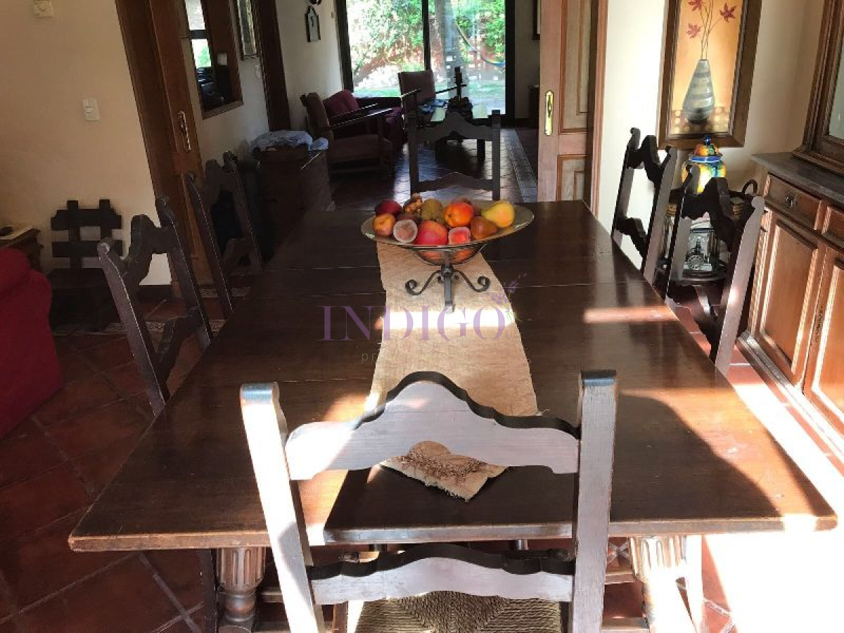 Casa Ref.196 - Casa en alquiler en la mansa, amplia con 3 dormitorios y jardín