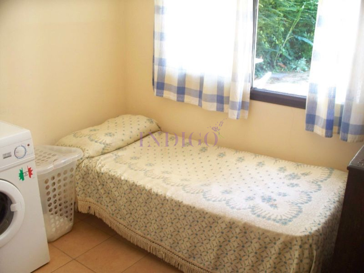 Casa Ref.196 - Casa en alquiler en la mansa, amplia con 3 dormitorios y jardín