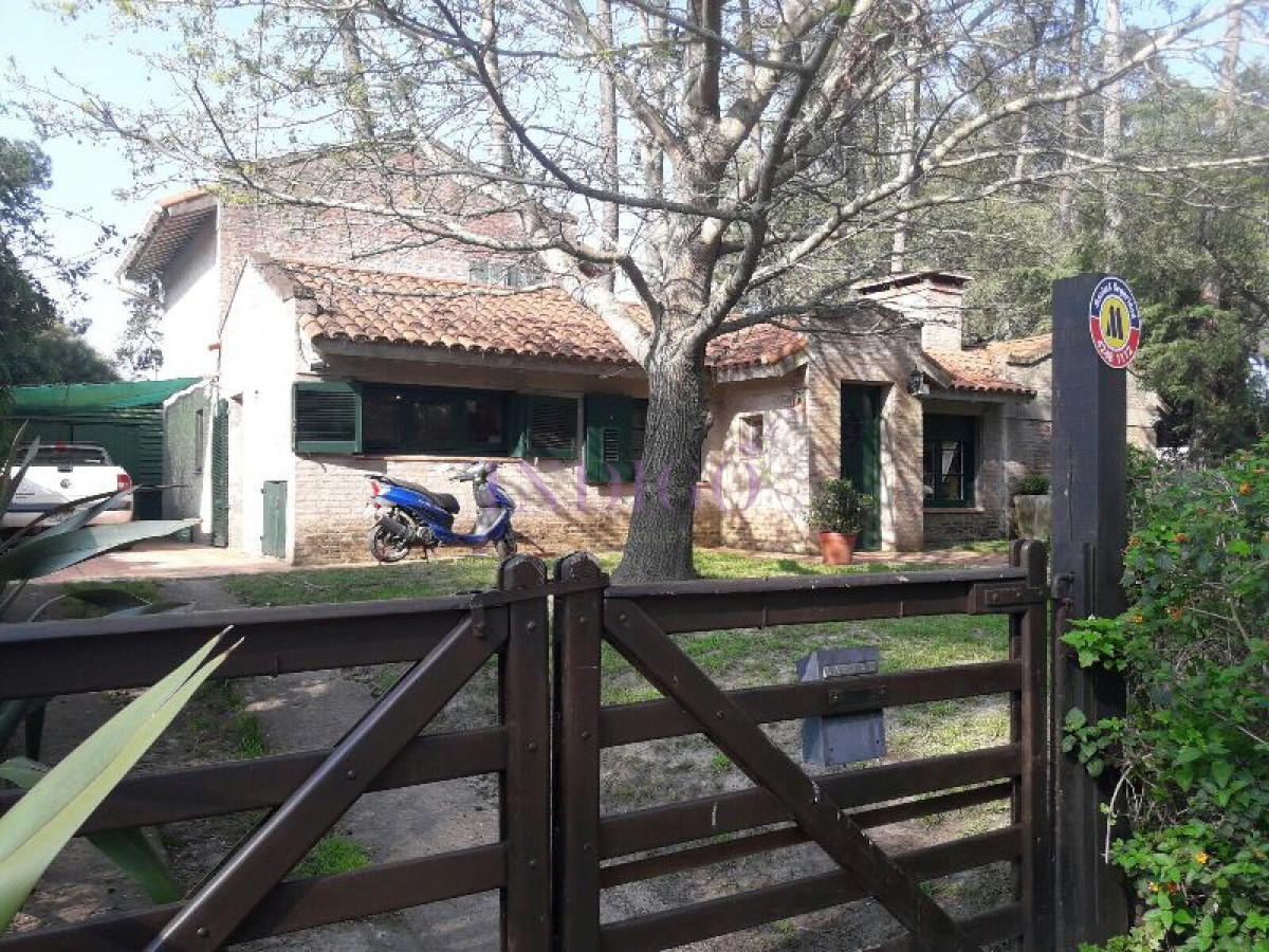 Casa Ref.200 - Casa en alquiler en el barrio  San Rafael, 3 dormitorios.
