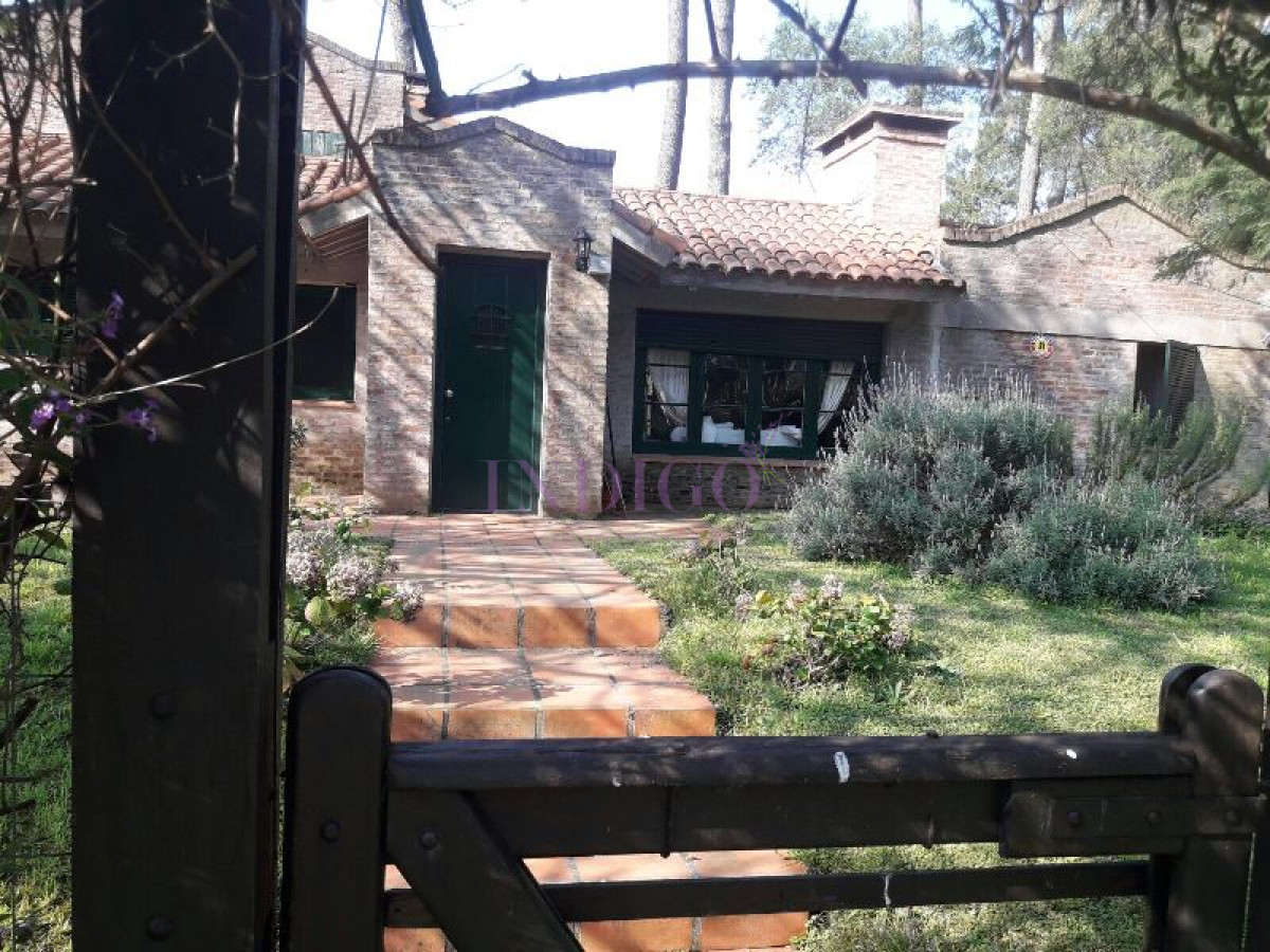 Casa Ref.200 - Casa en alquiler en el barrio  San Rafael, 3 dormitorios.