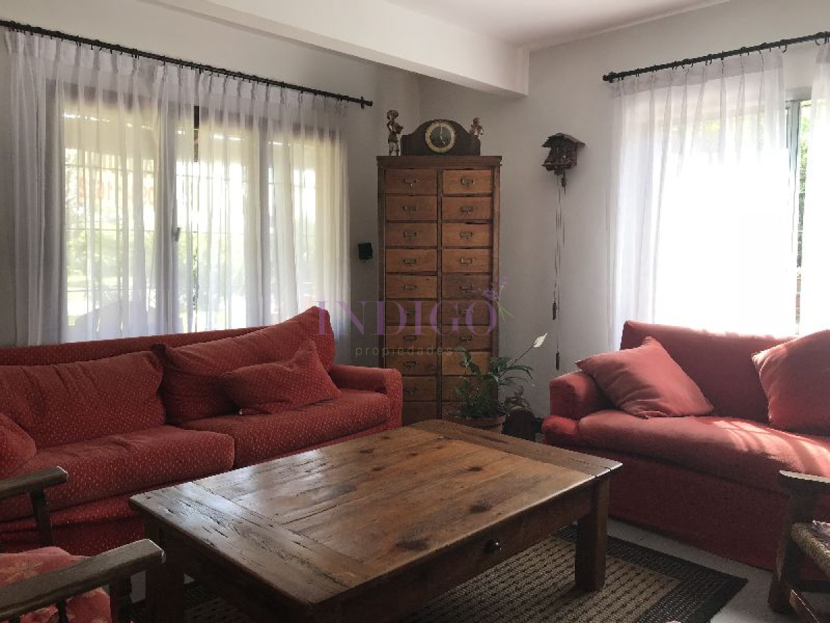 Casa Ref.257 -  Muy linda casa en alquiler en playa Mansa, 4 dormitorios .