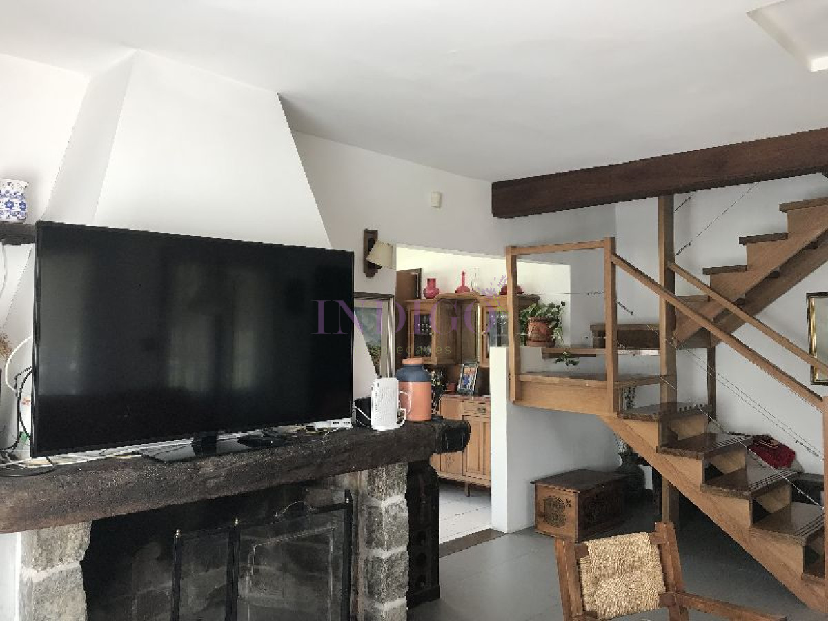 Casa Ref.257 -  Muy linda casa en alquiler en playa Mansa, 4 dormitorios .