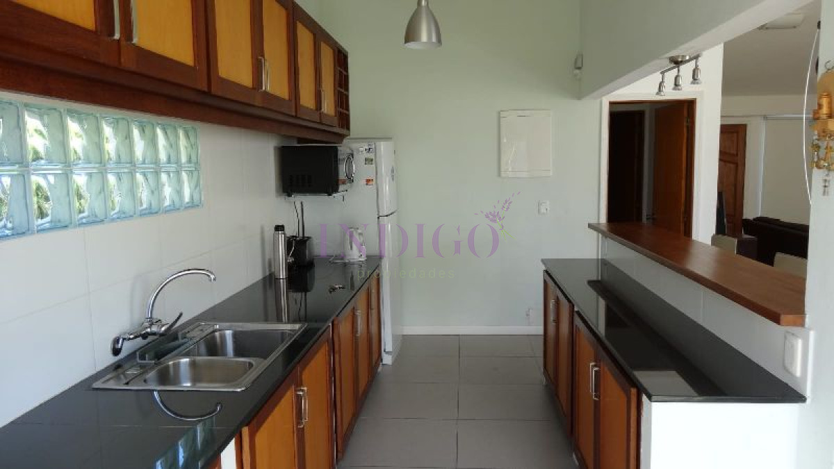 Casa Ref.288 - Casa en alquiler  barrio Deauville, 6 dormitorios .