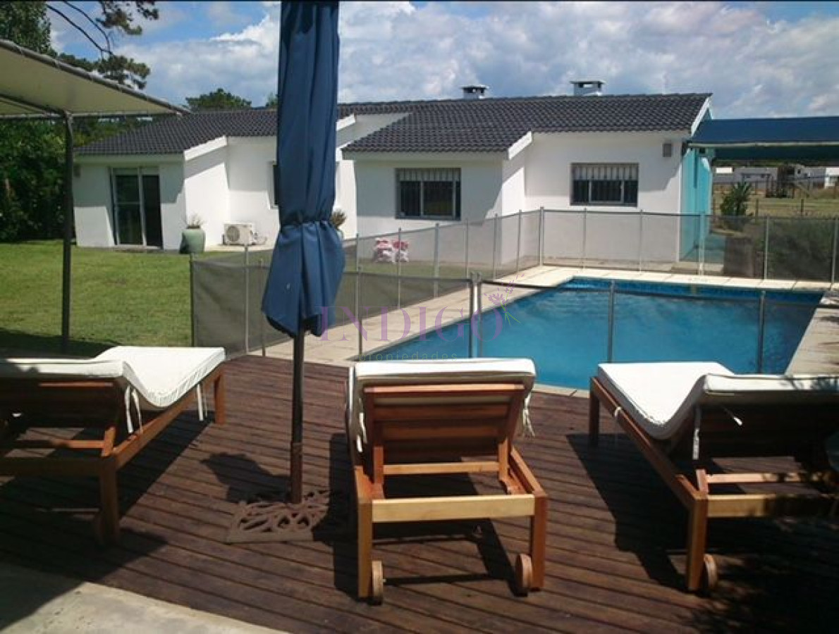 Casa Ref.288 - Casa en alquiler  barrio Deauville, 6 dormitorios .