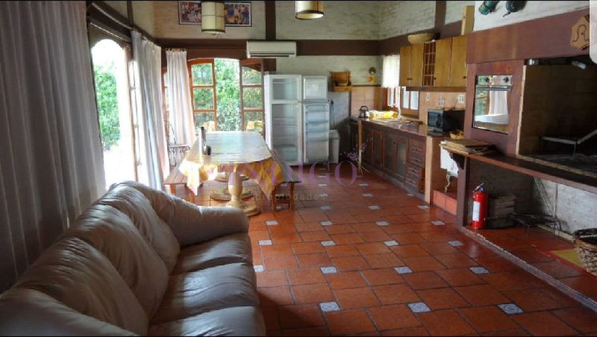 Casa Ref.288 - Casa en alquiler  barrio Deauville, 6 dormitorios .