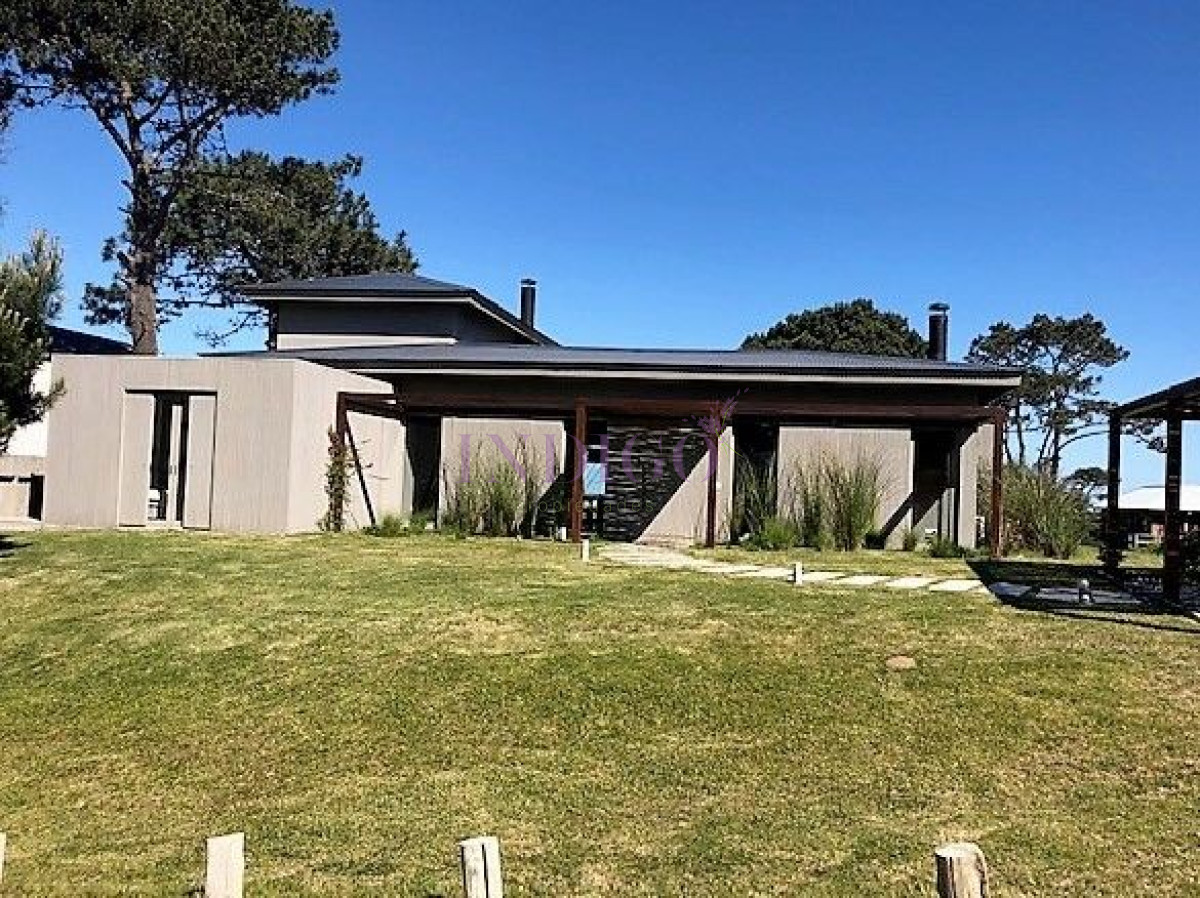 Casa Ref.326 - Excelente propiedad en venta y alquiler en  Pinar del Faro. Ambientes super cancheros, muy bien equipada.