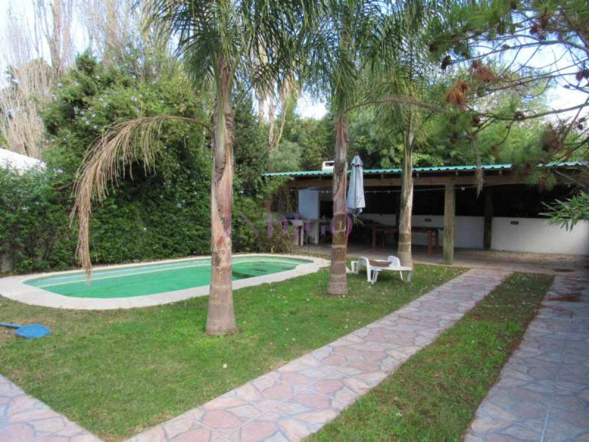 Casa Ref.40 - Alquiler con piscina en La Barra, 3 dormitorios  en suite mas pileta.