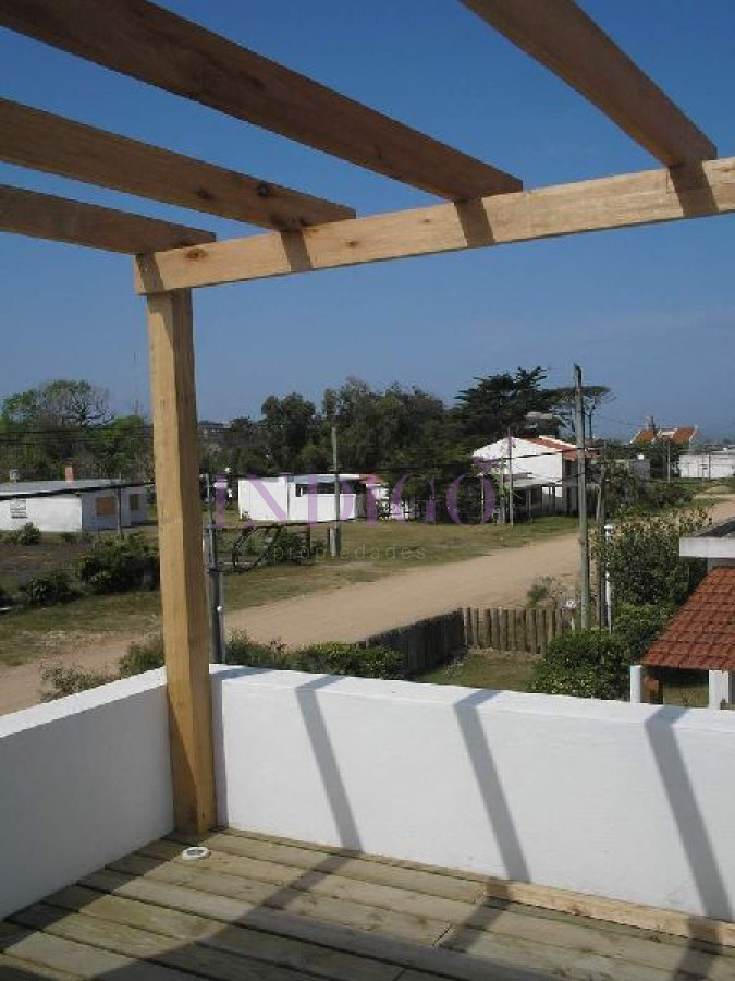Casa Ref.60 - Muy buena casa en alquiler en  Manantiales , 3 dormitorios más cuarto de servicio.