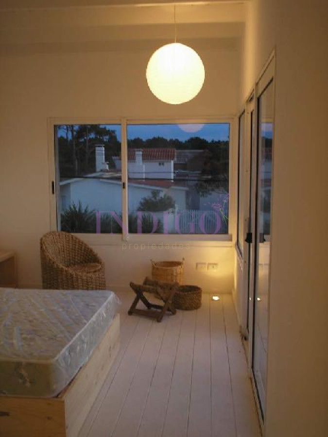 Casa Ref.60 - Muy buena casa en alquiler en  Manantiales , 3 dormitorios más cuarto de servicio.