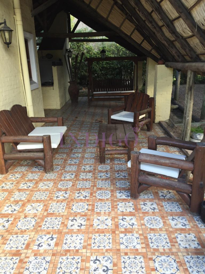 Casa Ref.838 - Casa en Venta, 3 Dormitorios, Piscina y Parrillero