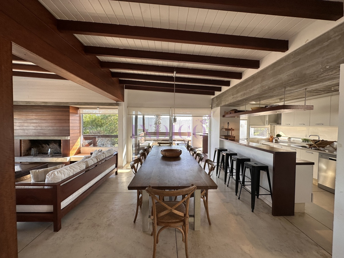 Casa Ref.339 - Espectacular casa en venta y alquiler con toda la vista al mar en la zona mas exclusiva de Punta del Este.