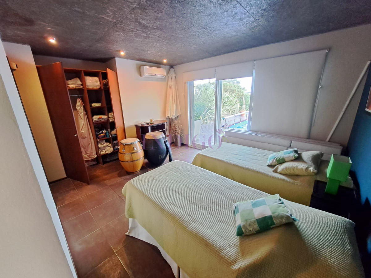 Casa Ref.287 - Hermosa, aplia y luminosos casa en Tio Tom en Venta. Amplios ambientes, piscina, parrillero, canchas y buenas vistas!