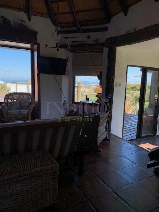 Casa Ref.739 - Amplio quincho con vistas al mar, 3 dormitorios con dependencia y un gran parillero