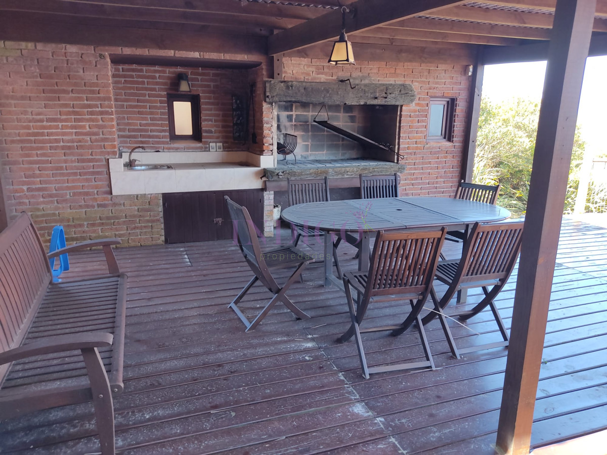 Casa Ref.739 - Amplio quincho con vistas al mar, 3 dormitorios con dependencia y un gran parillero