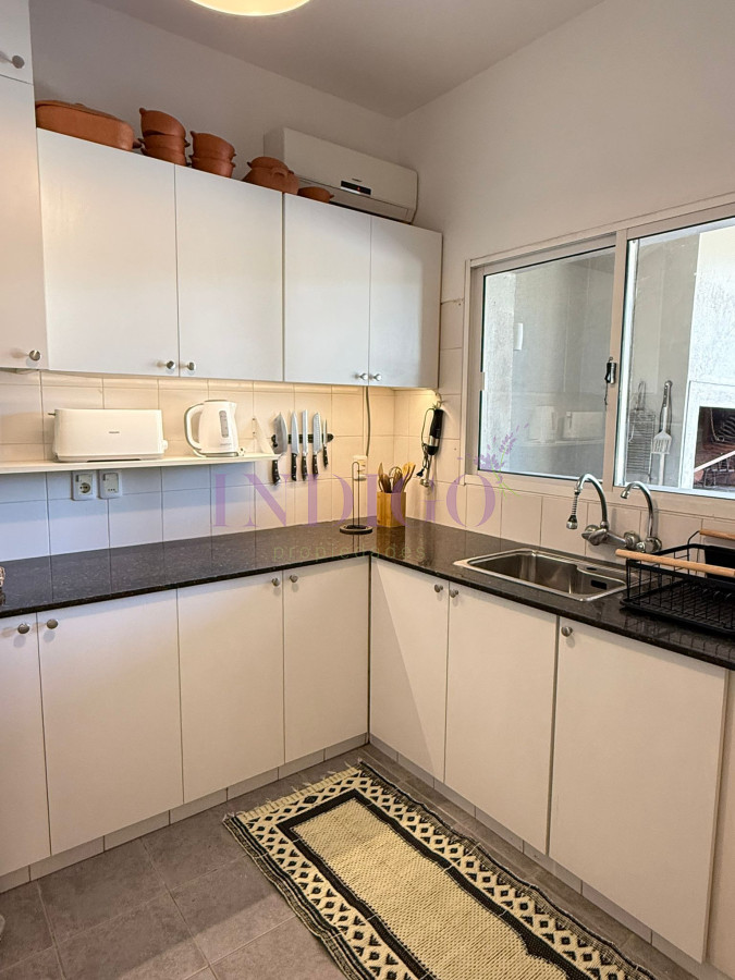 Casa Ref.1345 - Casa en alquiler La Barra, 4 dorm y dependencia de servicio.