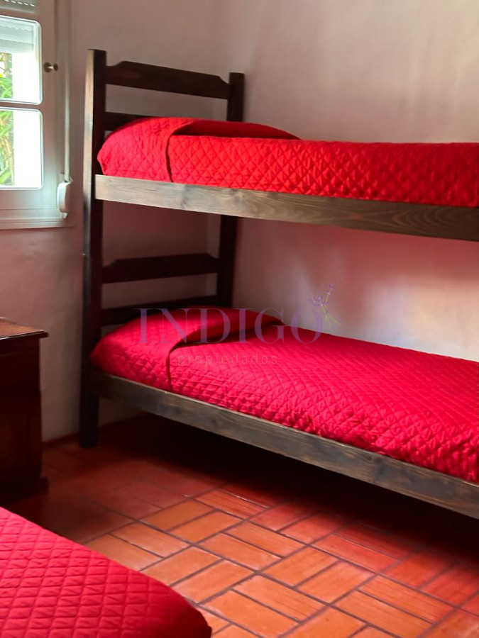 Casa Ref.148 - Casa en alquiler en plena Barra, 3 dormitorios mas dependencia de servicio.