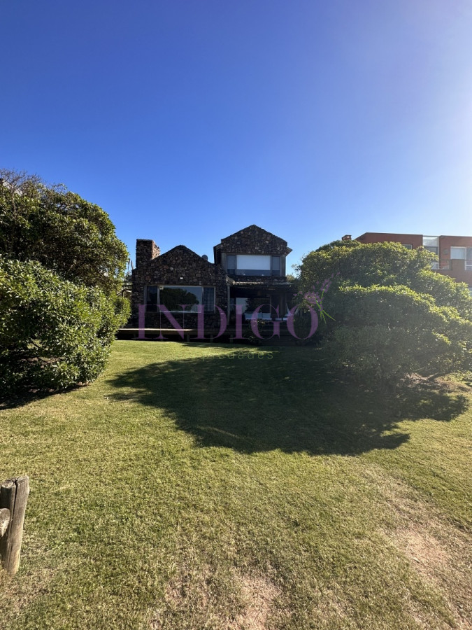 Casa Ref.21 - Casa en Punta Piedras con 3 Dormitorios, Venta y Alquiler.