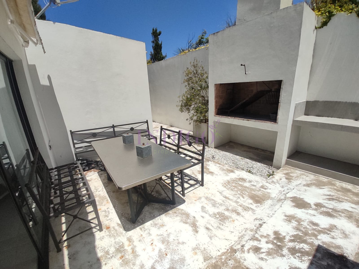 Casa Ref.140 - Casa en Manantiales en venta, 4 dormitorios, 3 baños y parillero!