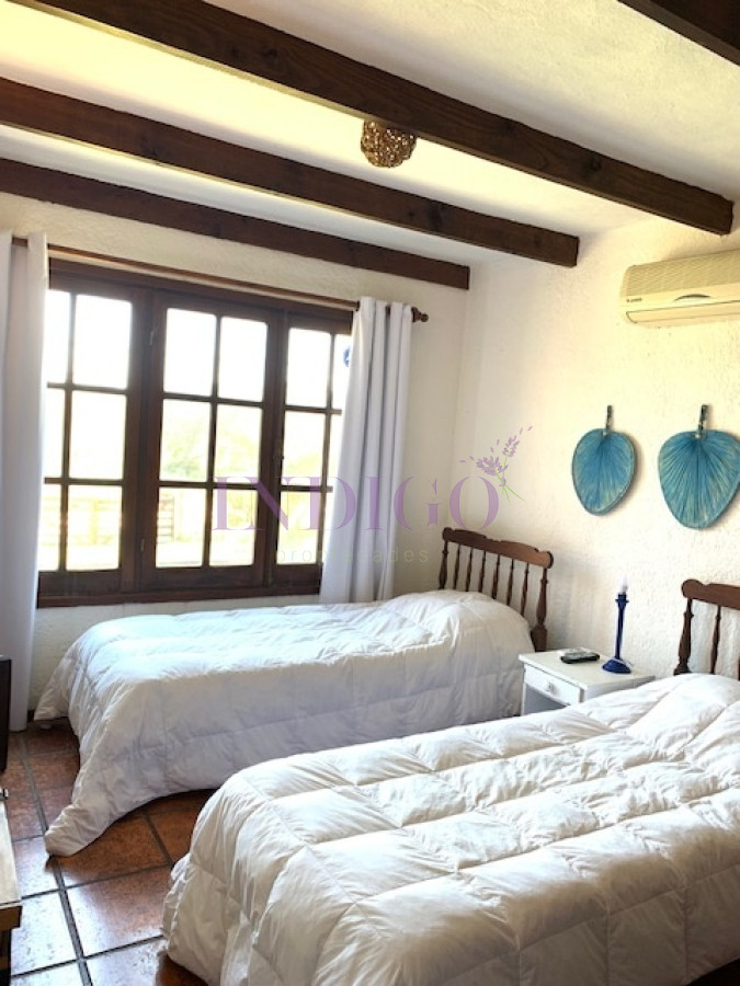Casa Ref.739 - Amplio quincho con vistas al mar, 3 dormitorios con dependencia y un gran parillero
