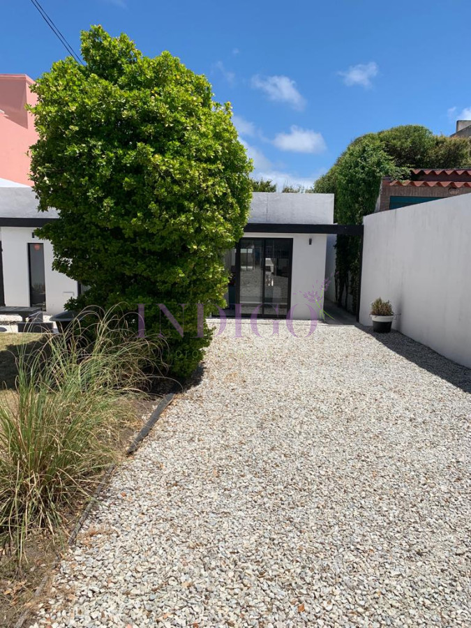 Casa Ref.140 - Casa en Manantiales en venta, 4 dormitorios, 3 baños y parillero!