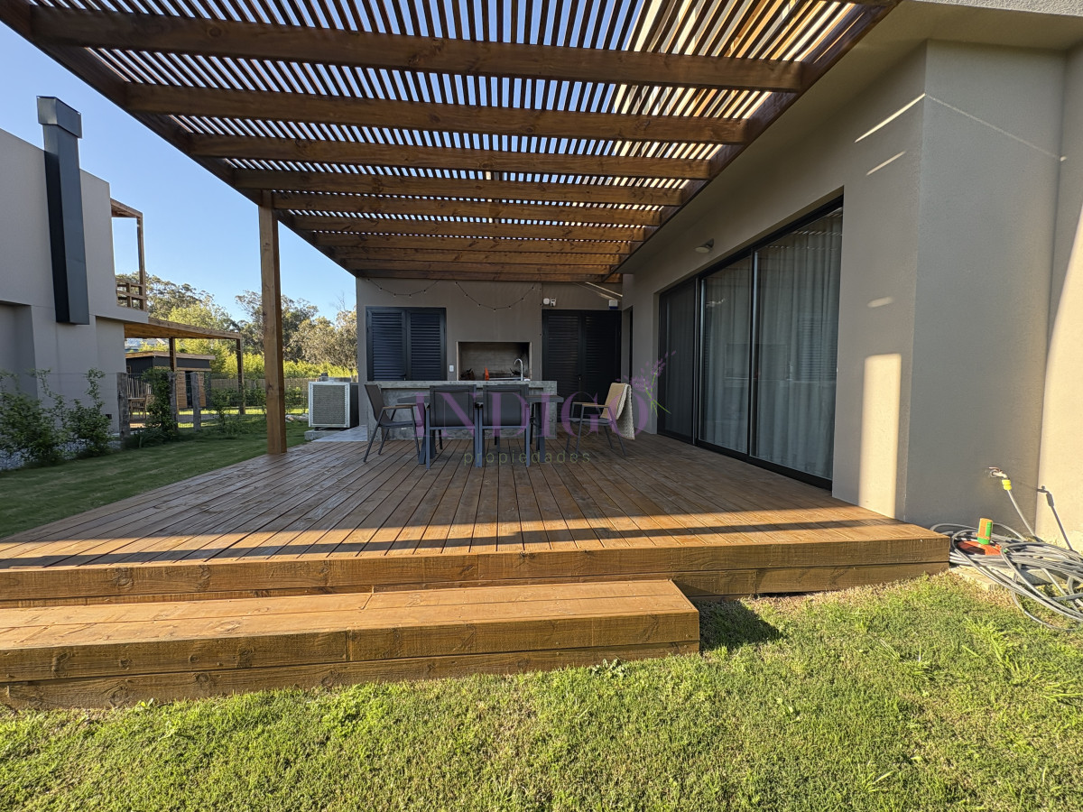 Casa Ref.1343 - Casa en alquiler La barra, 3 dorm, 3 baños, parrillero.