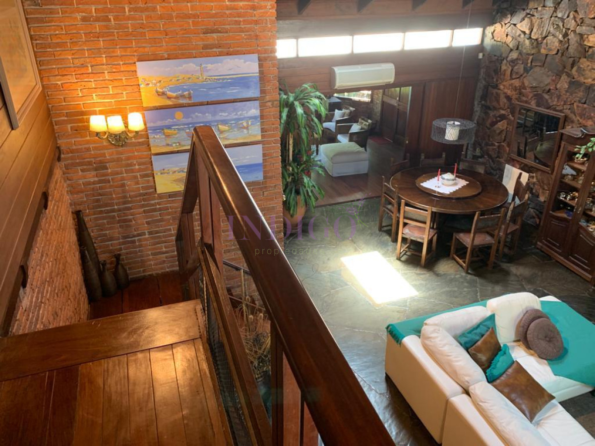 Casa Ref.12 - Casa en venta Avenida Roosevelt, Punta del Este 4 dormitorios .