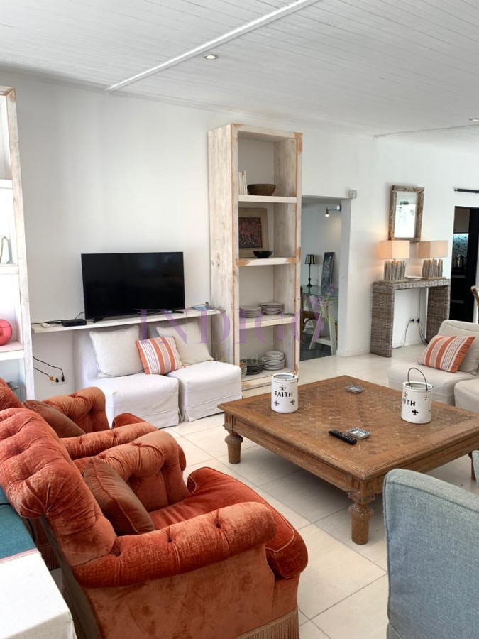 Casa Ref.140 - Casa en Manantiales en venta, 4 dormitorios, 3 baños y parillero!
