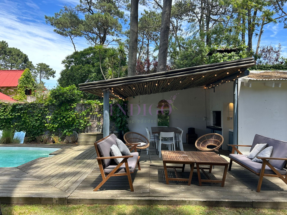 Casa Ref.808 - Casa 4 Dormitorios, 3 baños, piscina y parrillero, con dependencia!