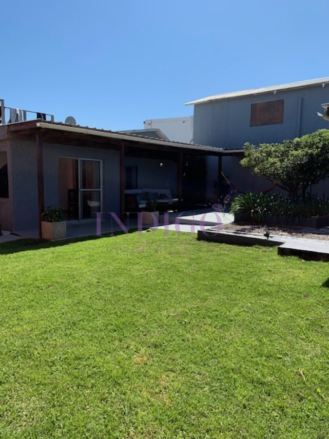 Casa Ref.738 - En Alquiler, Altos de punta Piedra, casa de 4 dorm con parrillero y piscina.
