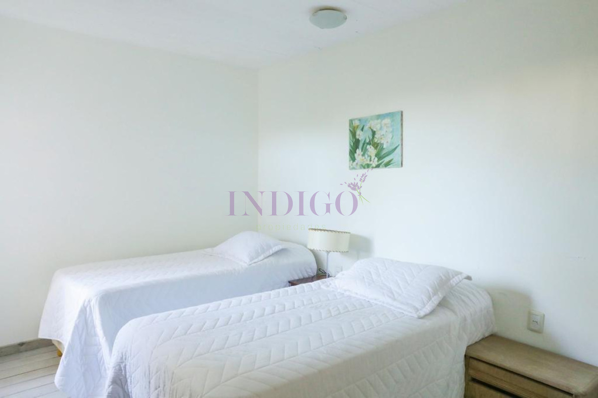 Casa Ref.473 - Venta y alquiler en pleno Montoya, casa de 6 dormitorios mas servicio.