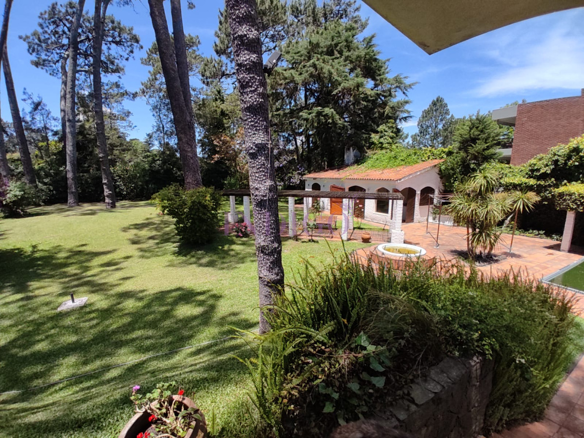Casa Ref.774 - Hermosa y amplia casa en la mansa, Piscina y Parillero, parque cerrado y grande!