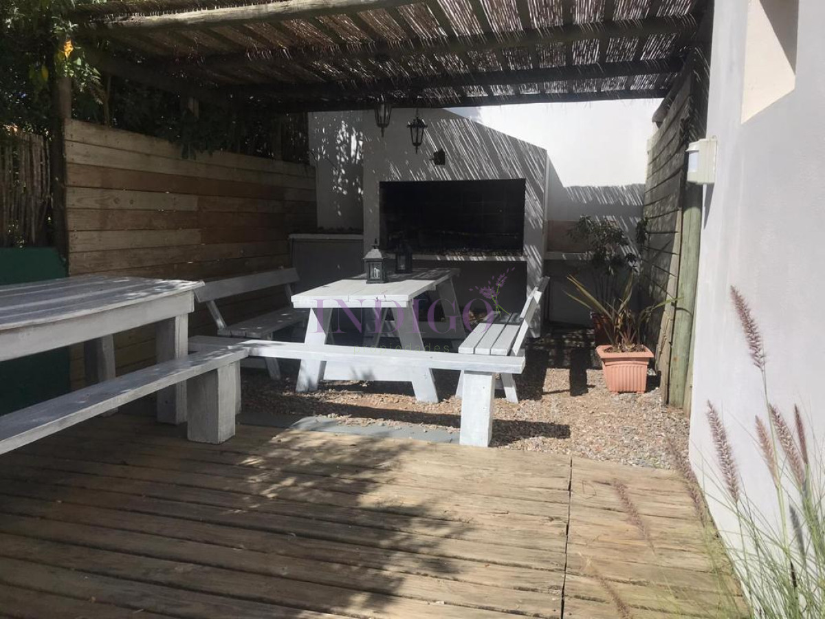 Casa Ref.473 - Venta y alquiler en pleno Montoya, casa de 6 dormitorios mas servicio.