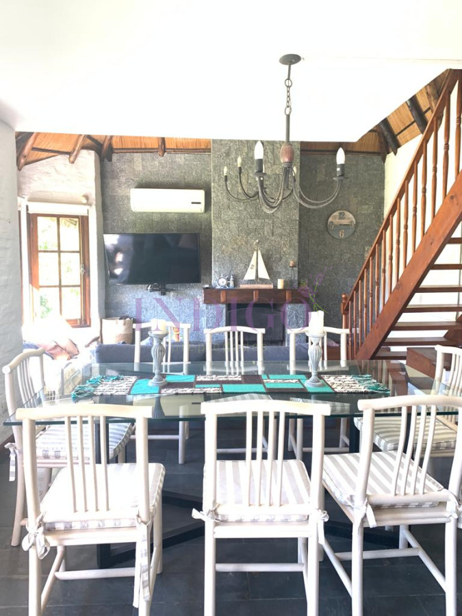 Casa Ref.838 - Casa en Venta, 3 Dormitorios, Piscina y Parrillero