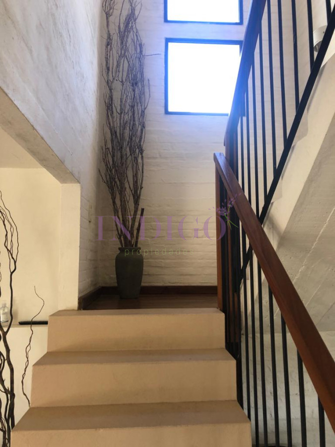 Casa Ref.568 - Venta y alquiler en Montoya a mts de ruta 10.