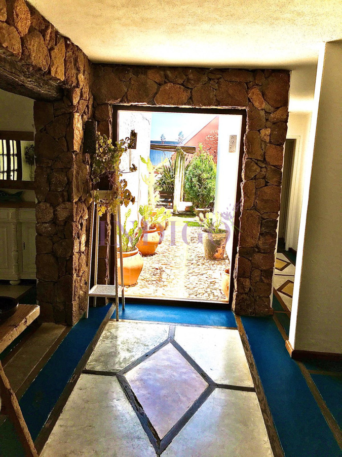 Casa Ref.180 - Casa en venta La Barra, 4 dormitorios , muy cerca de La Posta del Cangrejo.