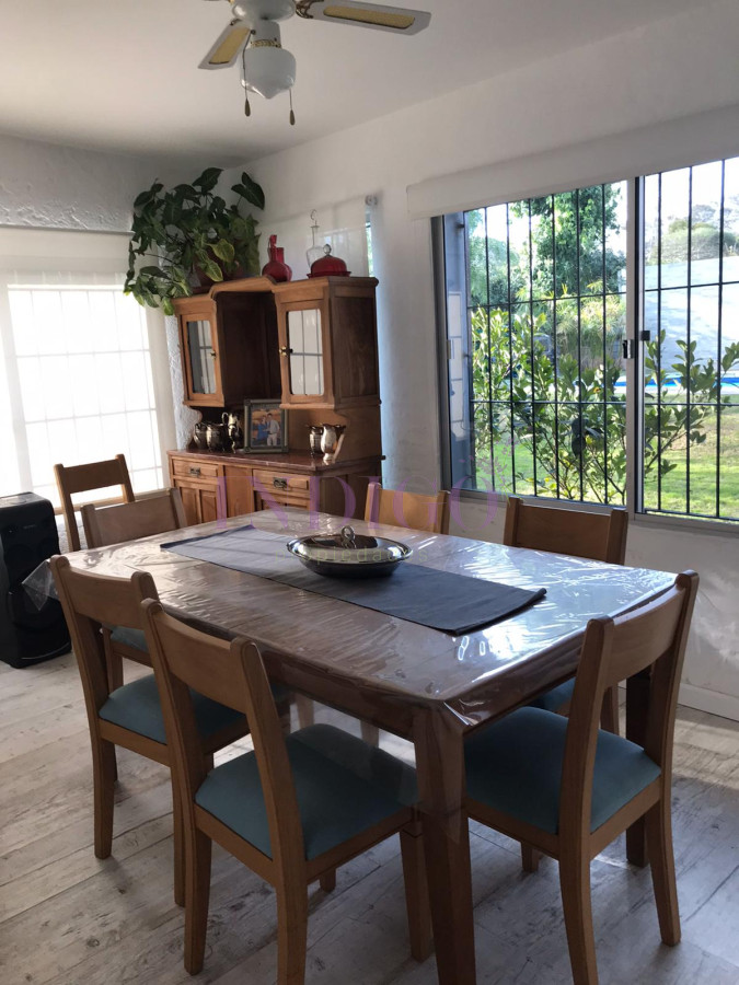 Casa Ref.257 -  Muy linda casa en alquiler en playa Mansa, 4 dormitorios .
