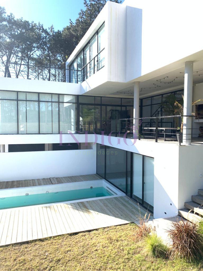 Casa Ref.851 - Casa en Montoya, 4 Dormitorios y 4 Baños, Parrillero y Piscina
