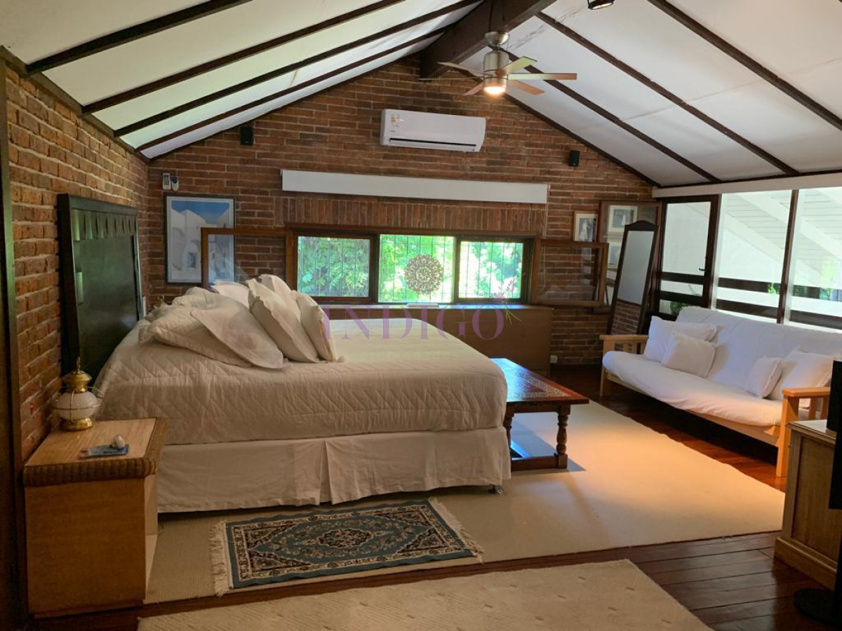 Casa Ref.12 - Casa en venta Avenida Roosevelt, Punta del Este 4 dormitorios .