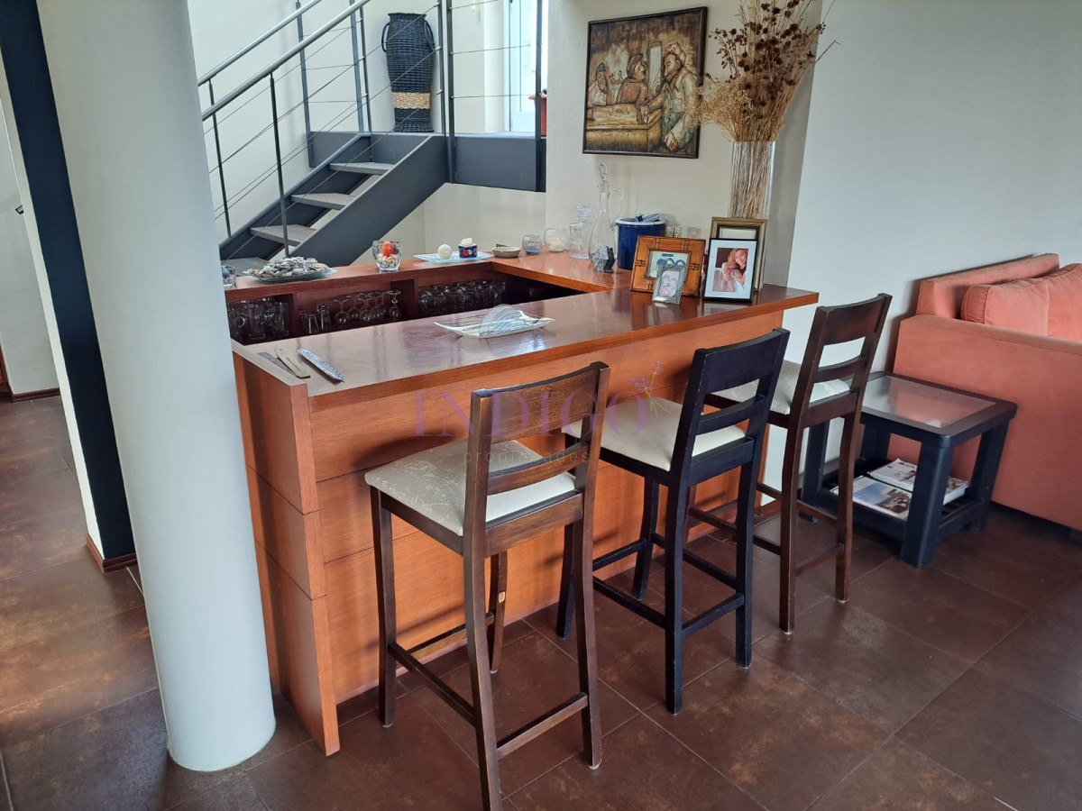 Casa Ref.287 - Hermosa, aplia y luminosos casa en Tio Tom en Venta. Amplios ambientes, piscina, parrillero, canchas y buenas vistas!